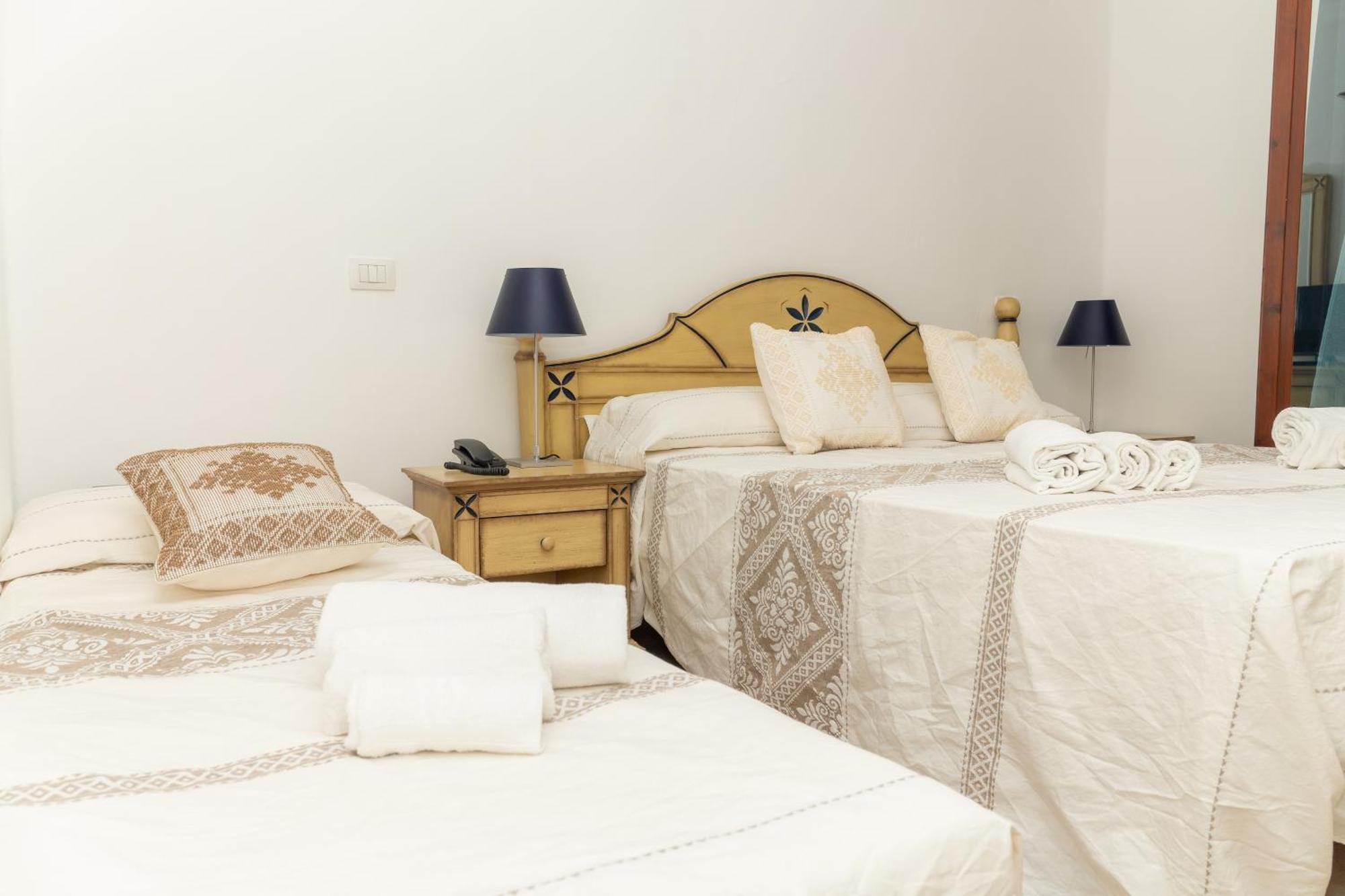 Camera Matrimoniale/Doppia con Letti Singoli con Letto Supplementare
